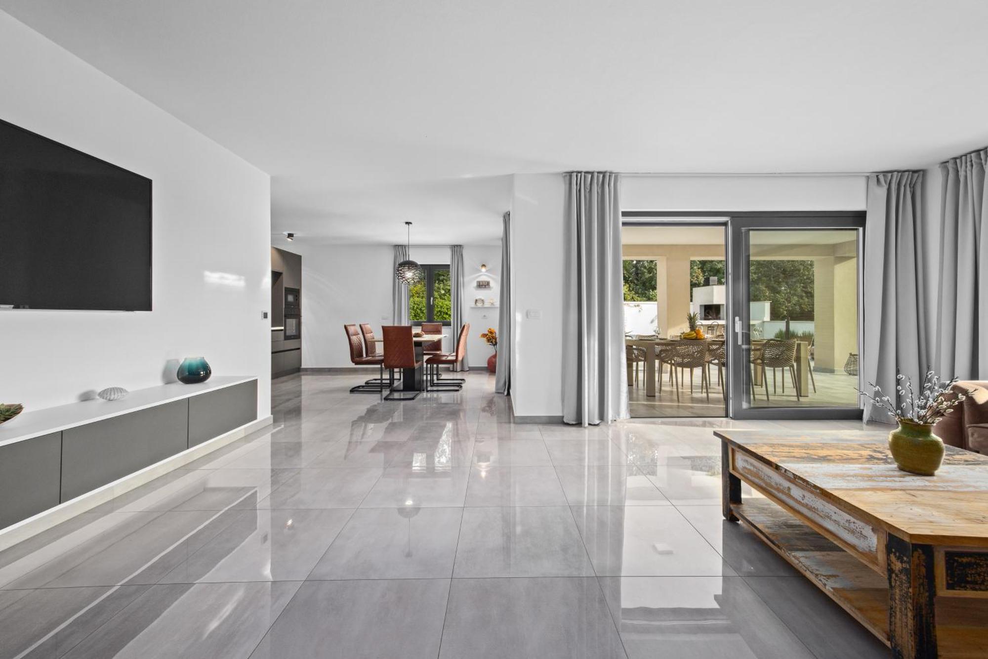 Special Offer! New Luxury Apartment With Pool, Fitness, Outdoor Bar&Grill Buje Esterno foto