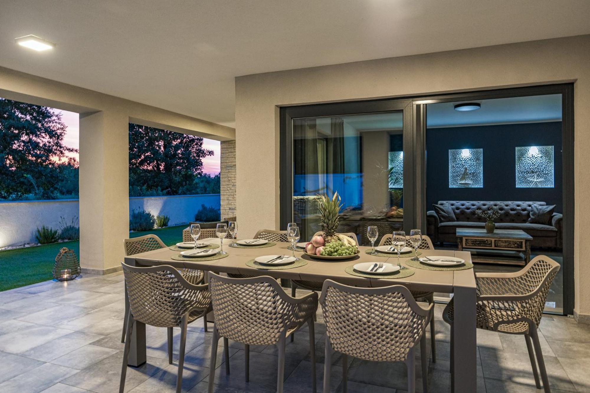 Special Offer! New Luxury Apartment With Pool, Fitness, Outdoor Bar&Grill Buje Esterno foto