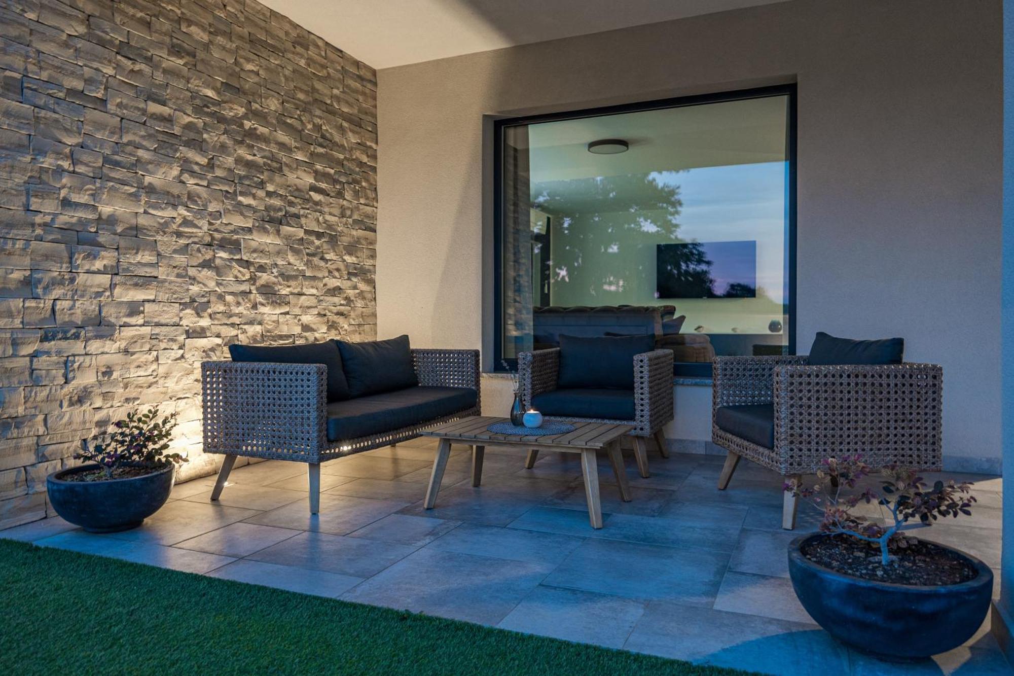 Special Offer! New Luxury Apartment With Pool, Fitness, Outdoor Bar&Grill Buje Esterno foto