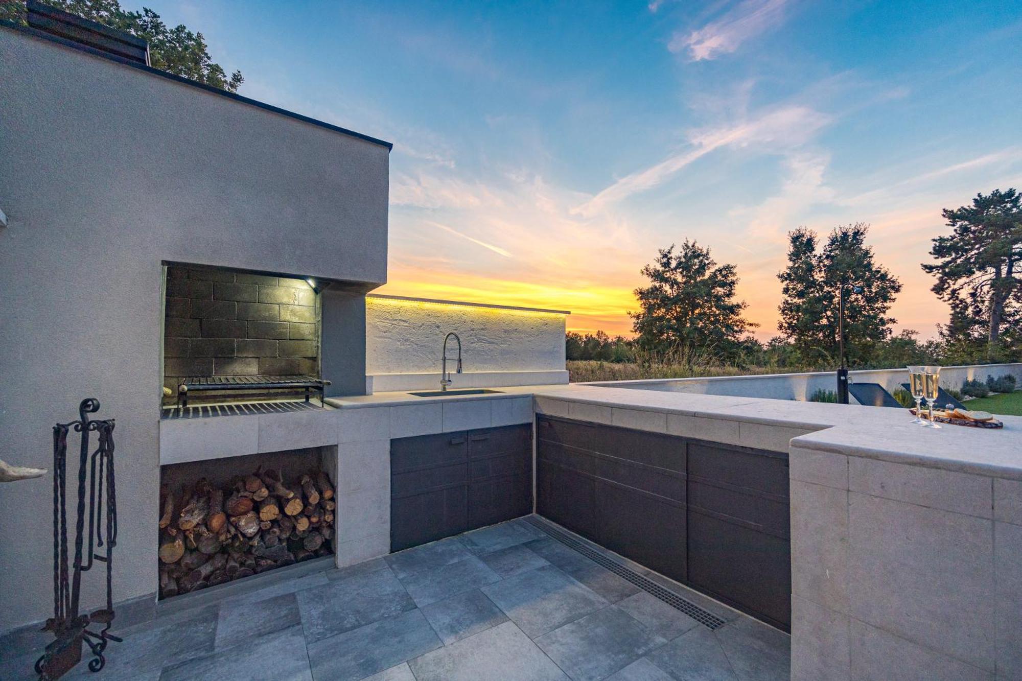 Special Offer! New Luxury Apartment With Pool, Fitness, Outdoor Bar&Grill Buje Esterno foto