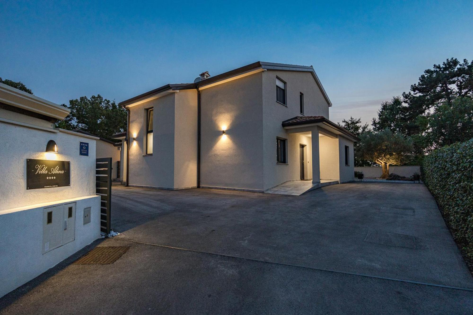 Special Offer! New Luxury Apartment With Pool, Fitness, Outdoor Bar&Grill Buje Esterno foto