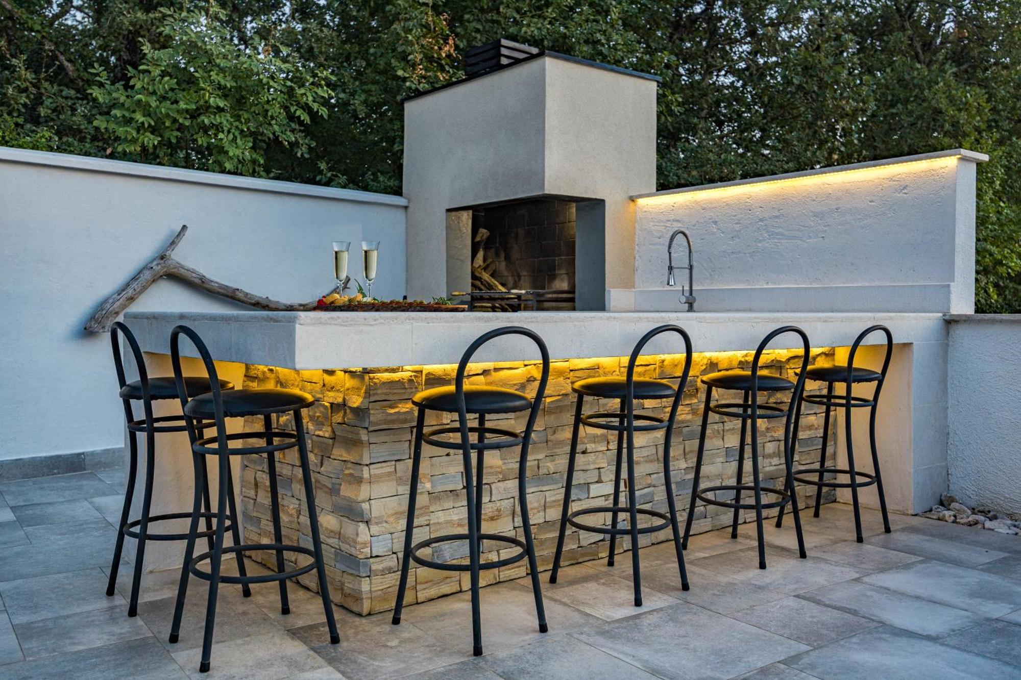 Special Offer! New Luxury Apartment With Pool, Fitness, Outdoor Bar&Grill Buje Esterno foto