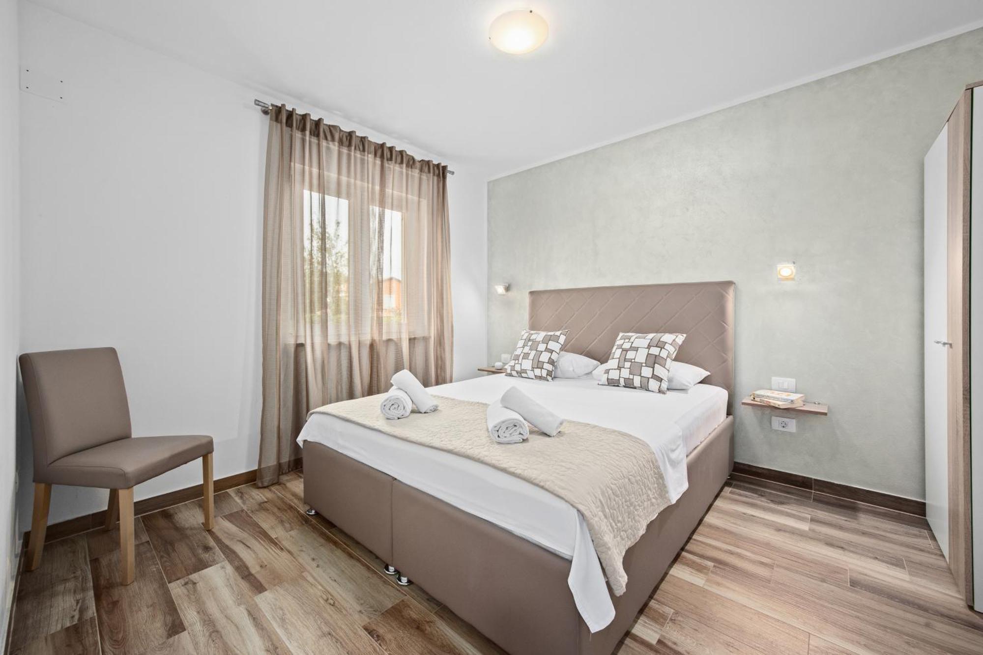 Special Offer! New Luxury Apartment With Pool, Fitness, Outdoor Bar&Grill Buje Esterno foto