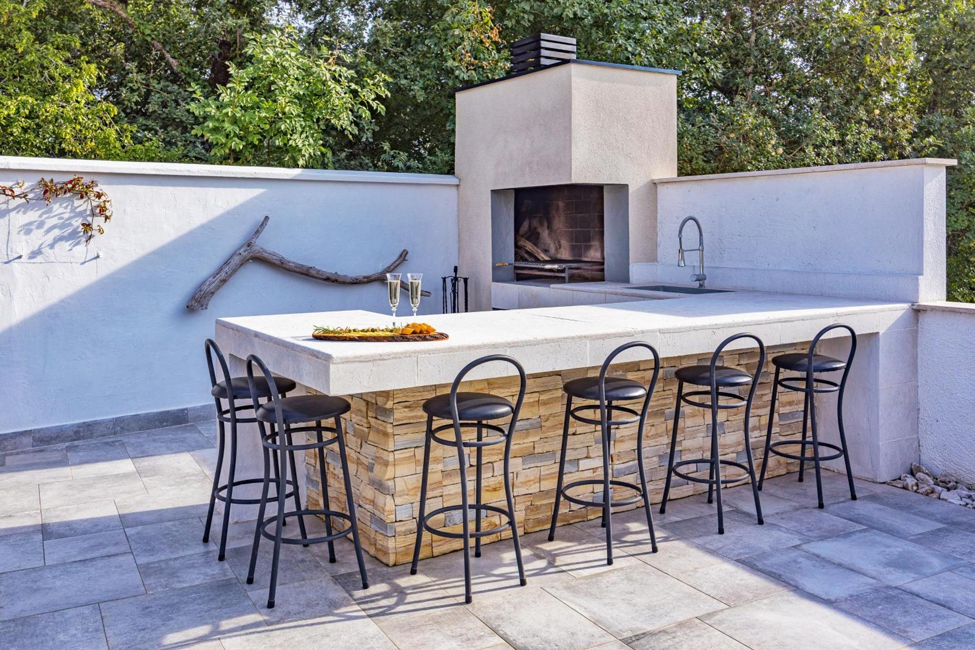Special Offer! New Luxury Apartment With Pool, Fitness, Outdoor Bar&Grill Buje Esterno foto