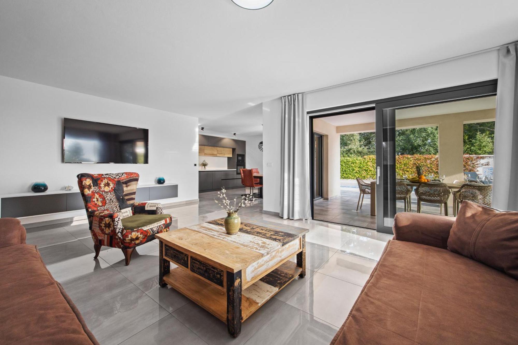 Special Offer! New Luxury Apartment With Pool, Fitness, Outdoor Bar&Grill Buje Esterno foto