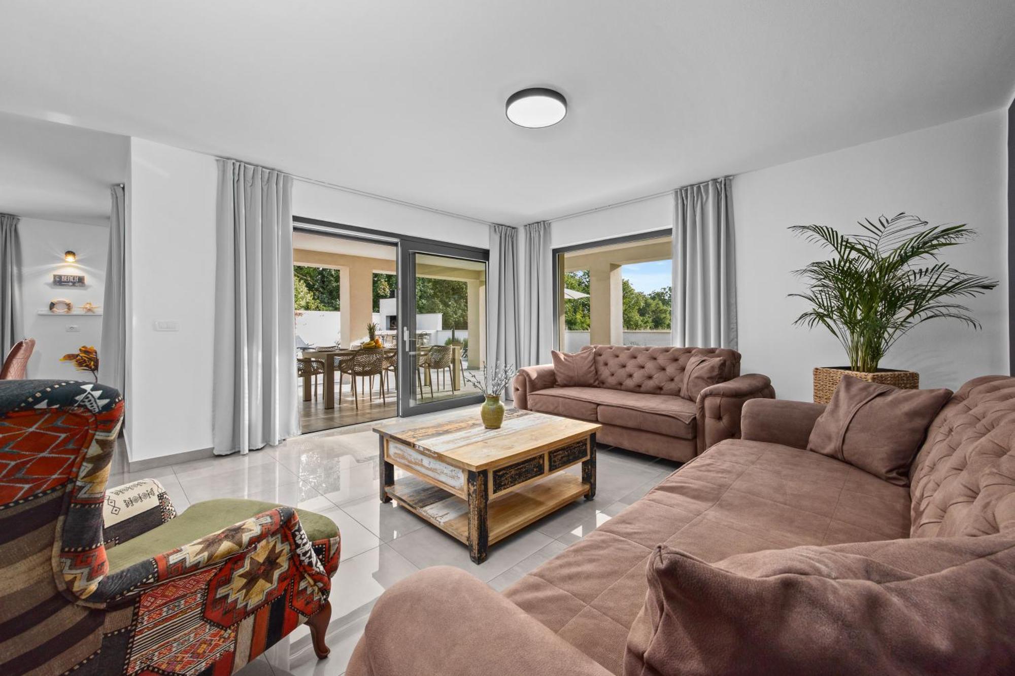 Special Offer! New Luxury Apartment With Pool, Fitness, Outdoor Bar&Grill Buje Esterno foto