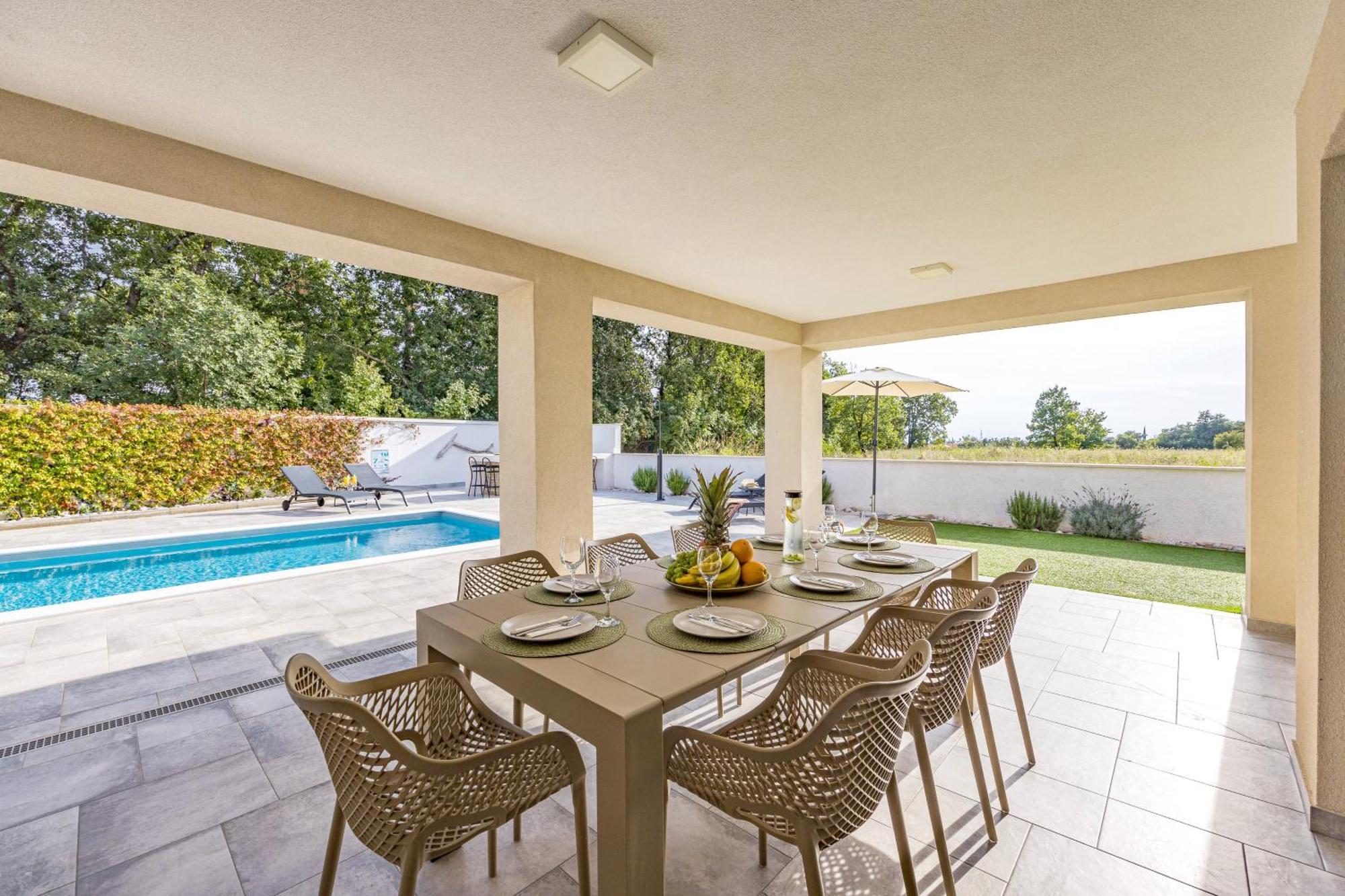 Special Offer! New Luxury Apartment With Pool, Fitness, Outdoor Bar&Grill Buje Esterno foto